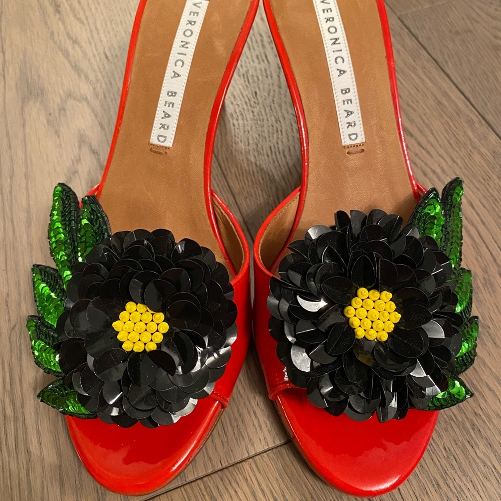 Veronica Beard Nev shoes. floral kitten heels